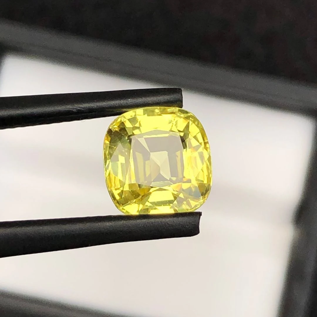 4.27 ct Natural Vivid Yellow Sapphire Cushion Shape Loose Gemstone — view 7